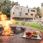 מלון Daft & Glamping מאלמדי