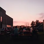 Daft & Glamping מלון מאלמדי