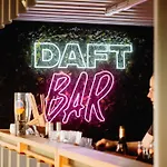 Daft & Glamping מלון 3*