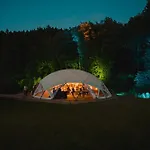 מלון Daft & Glamping 3*
