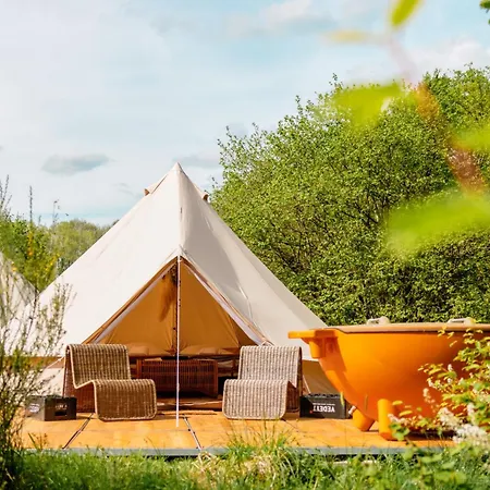 Daft & Glamping Szálloda