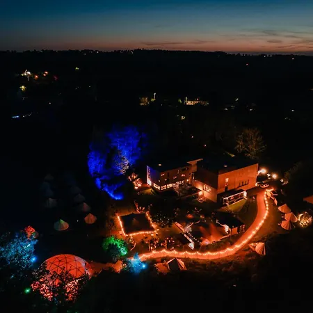 Daft & Glamping Hotel