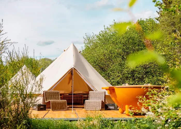 Daft & Glamping Szálloda