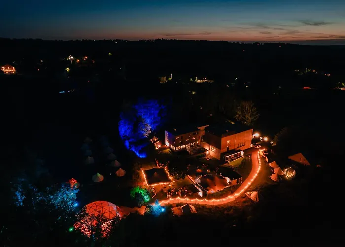 Daft & Glamping Szálloda